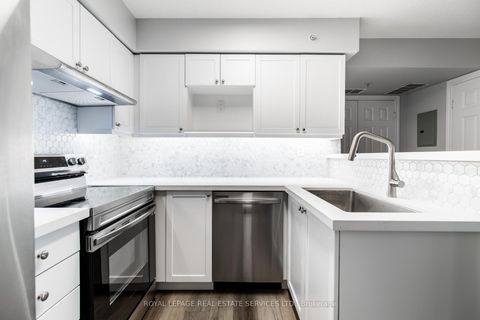 Photo 10 at 308 - 1480 Bishops Gate, GA Glen Abbey, Oakville