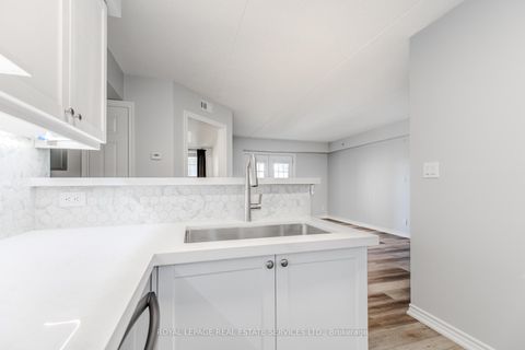 Photo 11 at 308 - 1480 Bishops Gate, GA Glen Abbey, Oakville