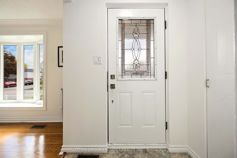 Photo 3 at 952 Oklahoma Drive, West Shore, Pickering