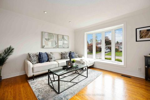 Photo 7 at 952 Oklahoma Drive, West Shore, Pickering