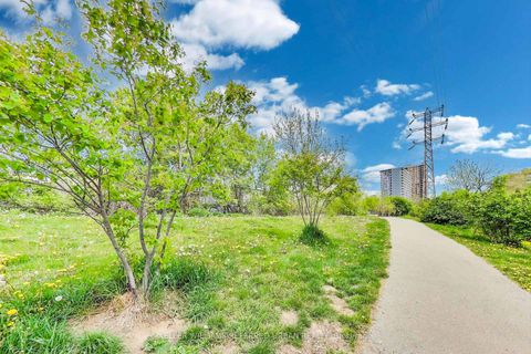 Photo 19 at 231 - 380 Hopewell Avenue, Belgravia, Toronto