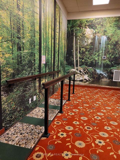 Photo 19 at 633 - 11211 Yonge Street, Devonsleigh, Richmond Hill