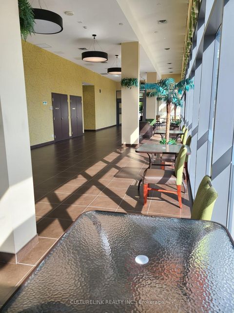 Photo 20 at 633 - 11211 Yonge Street, Devonsleigh, Richmond Hill