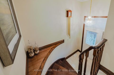 Photo 3 at 11 Imperial Court, East Woodbridge, Vaughan