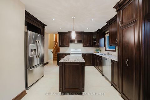 Photo 8 at 11 Imperial Court, East Woodbridge, Vaughan