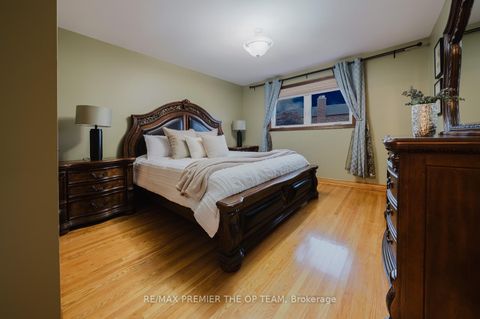 Photo 17 at 11 Imperial Court, East Woodbridge, Vaughan