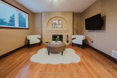 Photo 27 at 11 Imperial Court, East Woodbridge, Vaughan