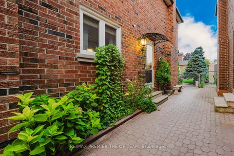 Photo 30 at 11 Imperial Court, East Woodbridge, Vaughan