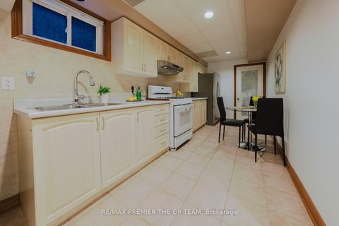 Photo 33 at 11 Imperial Court, East Woodbridge, Vaughan