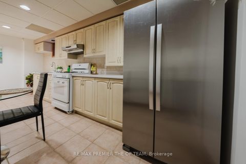 Photo 34 at 11 Imperial Court, East Woodbridge, Vaughan