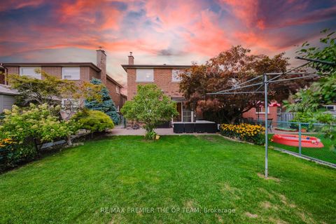 Photo 39 at 11 Imperial Court, East Woodbridge, Vaughan