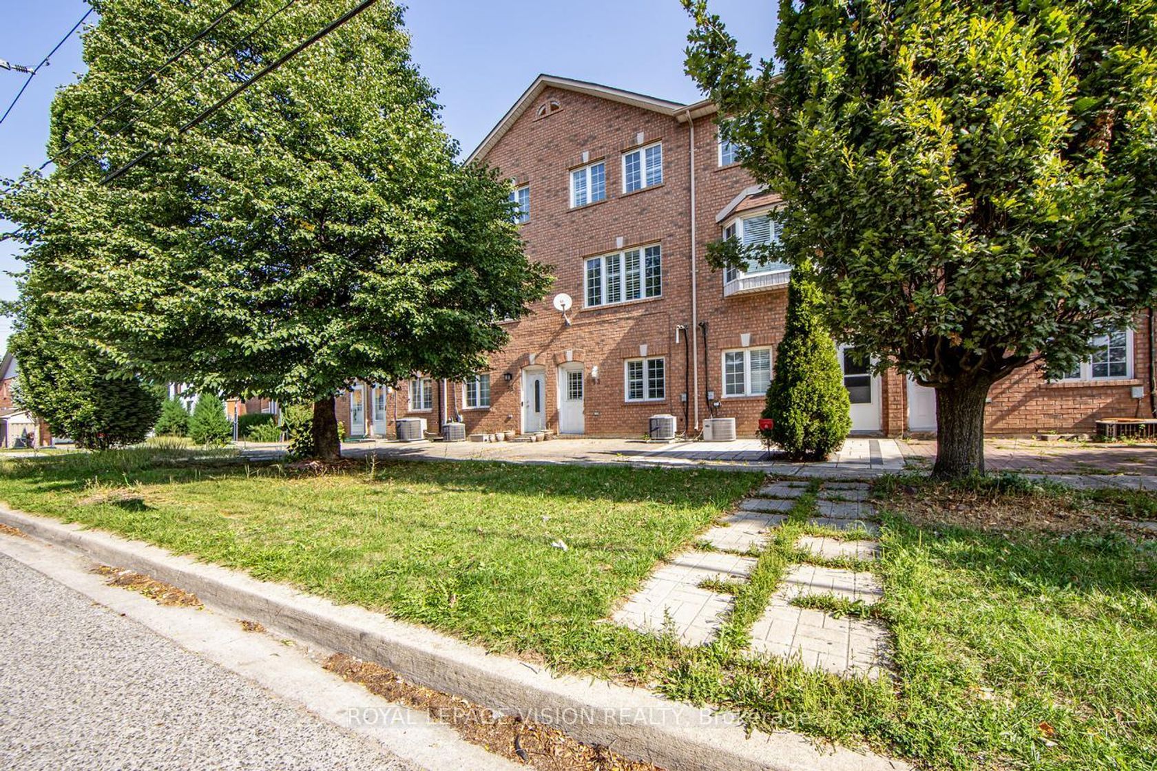 53 Hobson Avenue, Victoria Village, Toronto  by Loree Meneguzzi Real Estate 53 Hobson Avenue, Victoria Village, Toronto