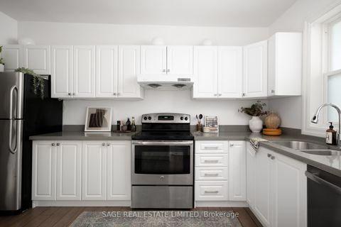 Photo 9 at 18 Palmerston Avenue, Bellwoods, Toronto