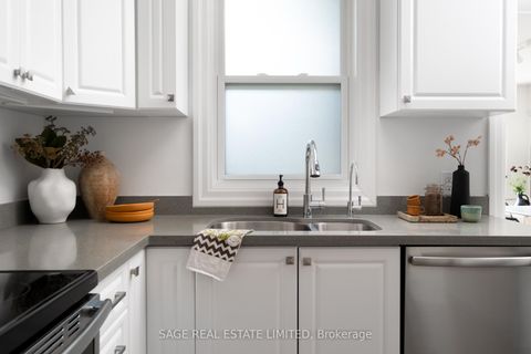 Photo 10 at 18 Palmerston Avenue, Bellwoods, Toronto