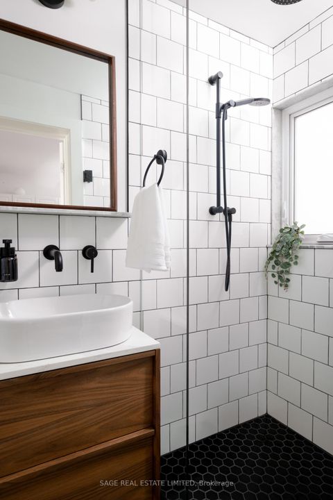 Photo 14 at 18 Palmerston Avenue, Bellwoods, Toronto