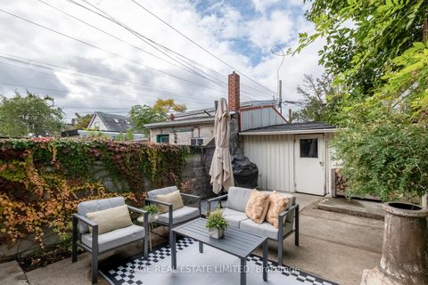 Photo 19 at 18 Palmerston Avenue, Bellwoods, Toronto