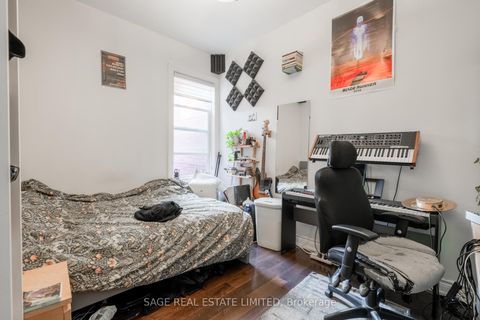 Photo 32 at 18 Palmerston Avenue, Bellwoods, Toronto