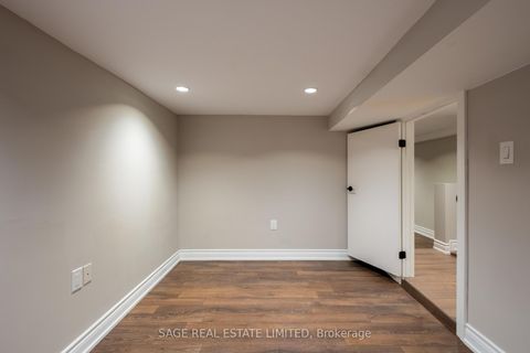Photo 41 at 18 Palmerston Avenue, Bellwoods, Toronto