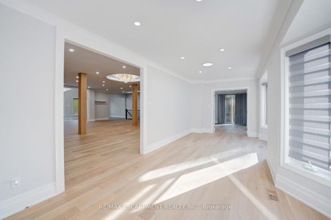 Photo 14 at 8 Ridgewood Drive, Rural Richmond Hill, Richmond Hill