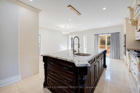 Photo 20 at 8 Ridgewood Drive, Rural Richmond Hill, Richmond Hill