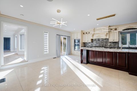 Photo 21 at 8 Ridgewood Drive, Rural Richmond Hill, Richmond Hill