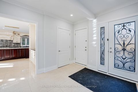 Photo 22 at 8 Ridgewood Drive, Rural Richmond Hill, Richmond Hill