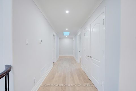 Photo 24 at 8 Ridgewood Drive, Rural Richmond Hill, Richmond Hill