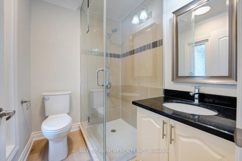 Photo 26 at 8 Ridgewood Drive, Rural Richmond Hill, Richmond Hill