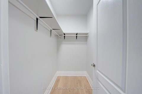 Photo 27 at 8 Ridgewood Drive, Rural Richmond Hill, Richmond Hill