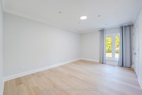 Photo 28 at 8 Ridgewood Drive, Rural Richmond Hill, Richmond Hill