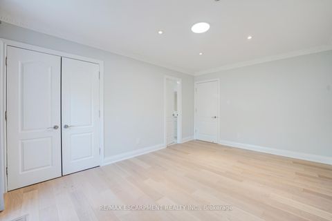 Photo 29 at 8 Ridgewood Drive, Rural Richmond Hill, Richmond Hill