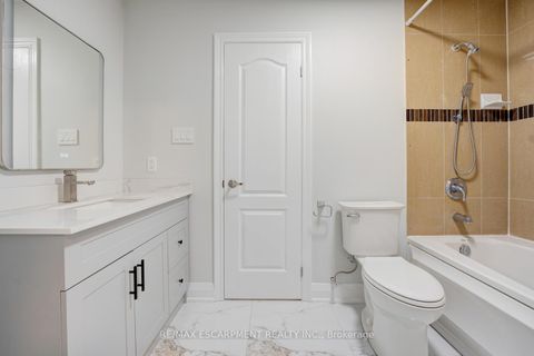 Photo 30 at 8 Ridgewood Drive, Rural Richmond Hill, Richmond Hill