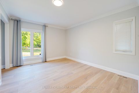 Photo 31 at 8 Ridgewood Drive, Rural Richmond Hill, Richmond Hill