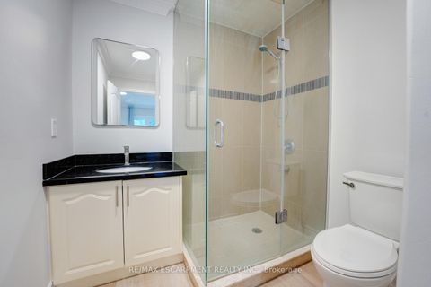 Photo 35 at 8 Ridgewood Drive, Rural Richmond Hill, Richmond Hill