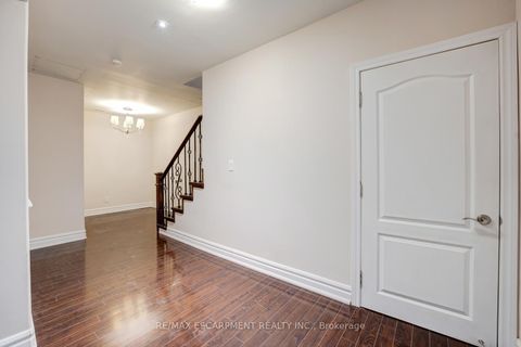 Photo 37 at 8 Ridgewood Drive, Rural Richmond Hill, Richmond Hill