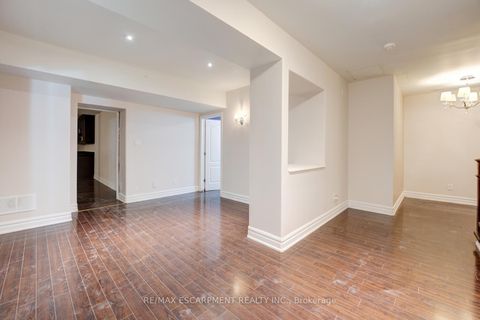 Photo 38 at 8 Ridgewood Drive, Rural Richmond Hill, Richmond Hill