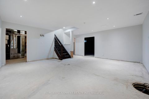 Photo 42 at 8 Ridgewood Drive, Rural Richmond Hill, Richmond Hill