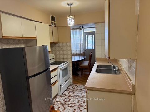Photo 11 at 206 - 5 Frith Road, Jane Heights, Toronto
