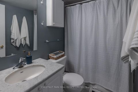 Photo 11 at 11 - 98 Carr Street, Chinatown, Toronto