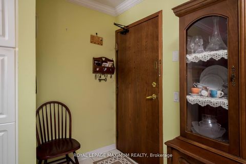 Photo 5 at 408 - 2506 Rutherford Road, Maple, Vaughan