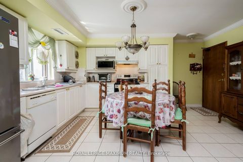 Photo 8 at 408 - 2506 Rutherford Road, Maple, Vaughan