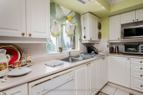 Photo 9 at 408 - 2506 Rutherford Road, Maple, Vaughan