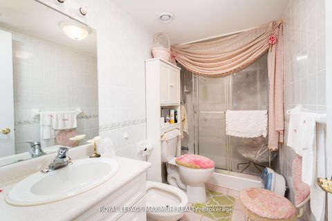 Photo 16 at 408 - 2506 Rutherford Road, Maple, Vaughan