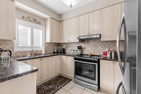 Photo 18 at 141 Michelle Drive, East Woodbridge, Vaughan