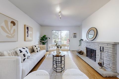 Photo 8 at 128 Underhill Drive, Donalda, Toronto