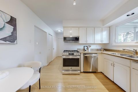 Photo 11 at 128 Underhill Drive, Donalda, Toronto