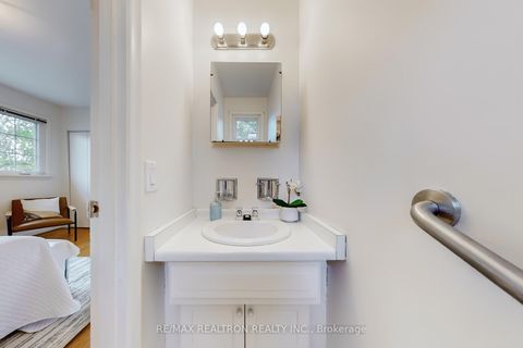 Photo 18 at 128 Underhill Drive, Donalda, Toronto