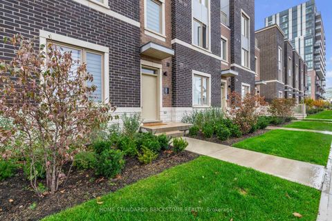 Photo 1 at TH 366 - 90 Honeycrisp Crescent, Vaughan Corporate Centre, Vaughan