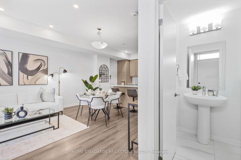 Photo 4 at TH 366 - 90 Honeycrisp Crescent, Vaughan Corporate Centre, Vaughan