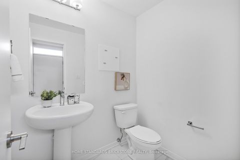 Photo 5 at TH 366 - 90 Honeycrisp Crescent, Vaughan Corporate Centre, Vaughan